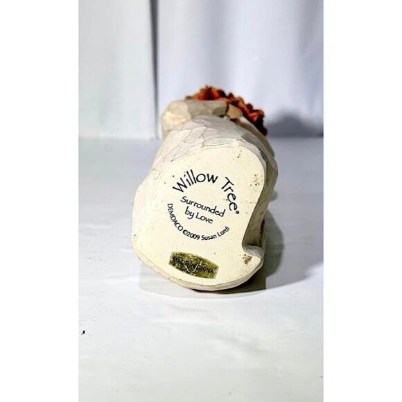 Willow Tree® "Surrounded By Love" Sculpted by Susan Lodi - Picture 5 of 5